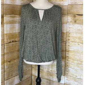 DAYTRIP ANTHROPOLOGY DAINTY FLORAL KEYHOLE CASUAL EVERYDAY  BUBBLE HEM BLOUSE